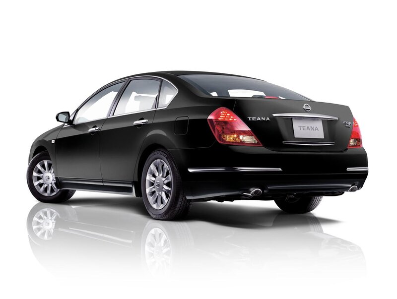 black nissan teana sedan