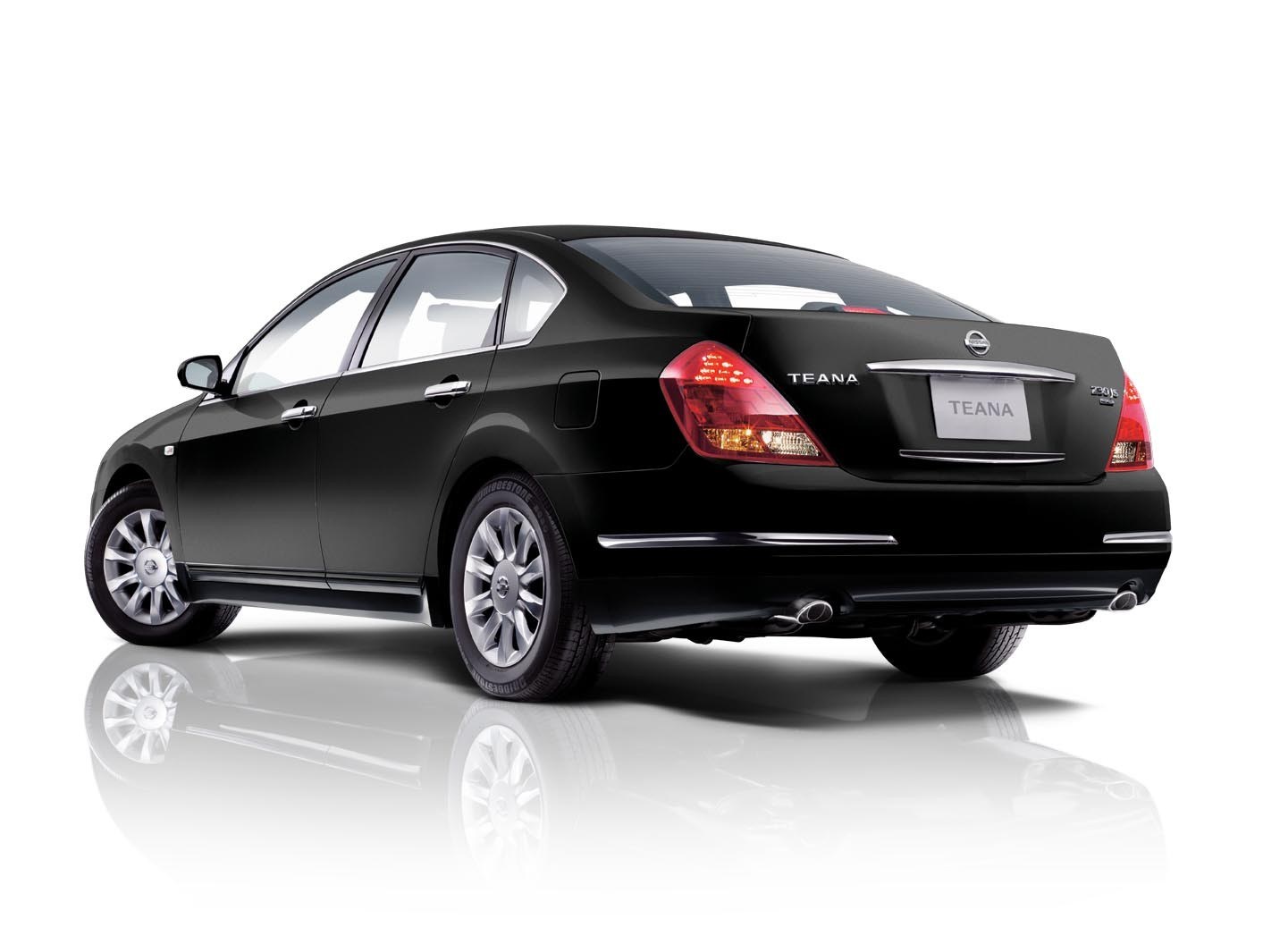 black nissan teana sedan