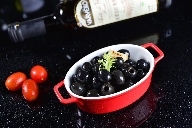 Black olives with cherry tomatoes