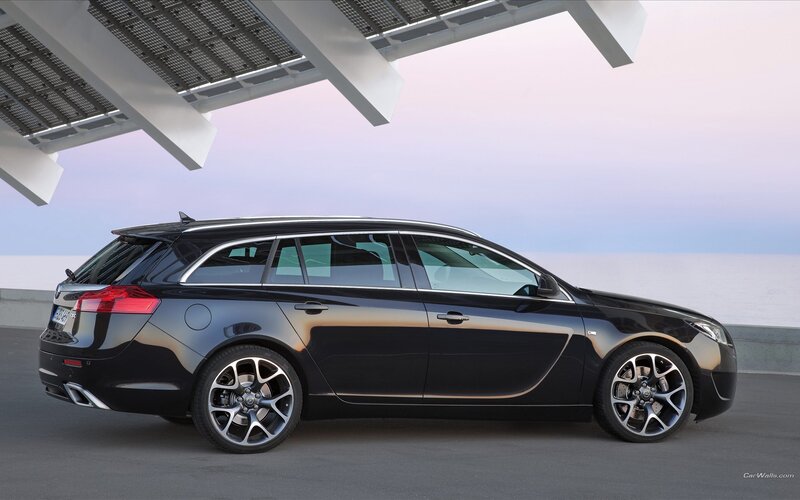 Black Opel Insignia Sports Tourer
