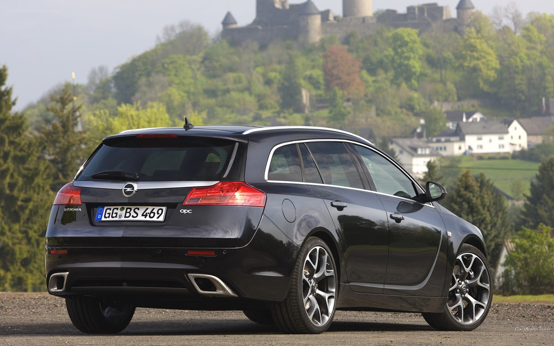 Black Opel Insignia station wagon
