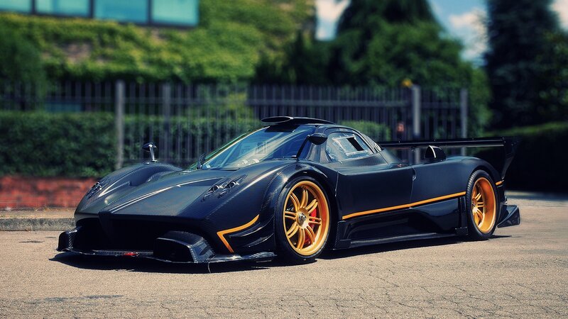 Black Pagani Zonda race car