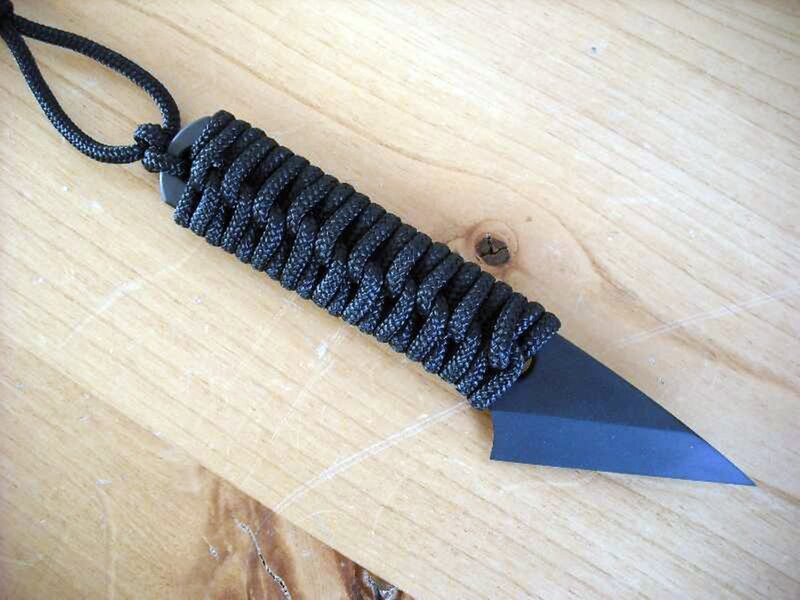 black paracord knife