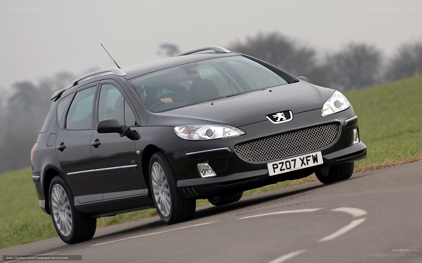 black peugeot 307 sw in motion