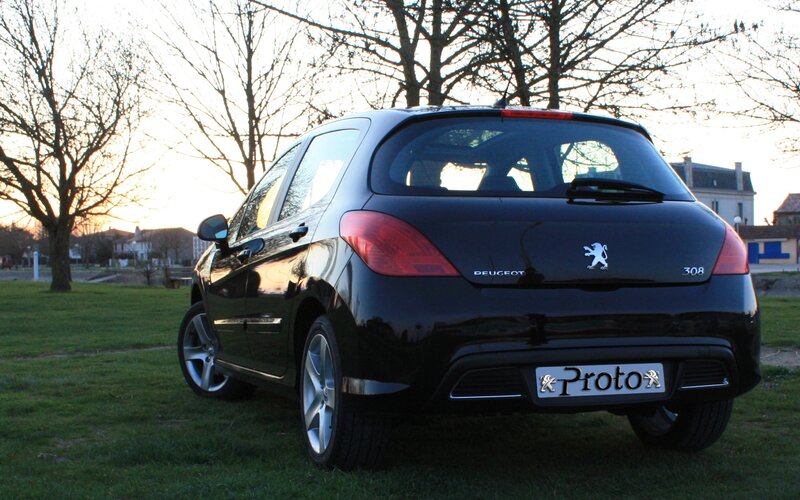 Black Peugeot 308 in a park