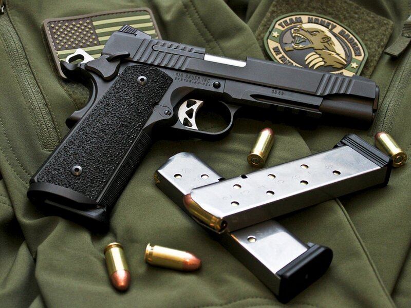 Black Pistol with Magazines — Green