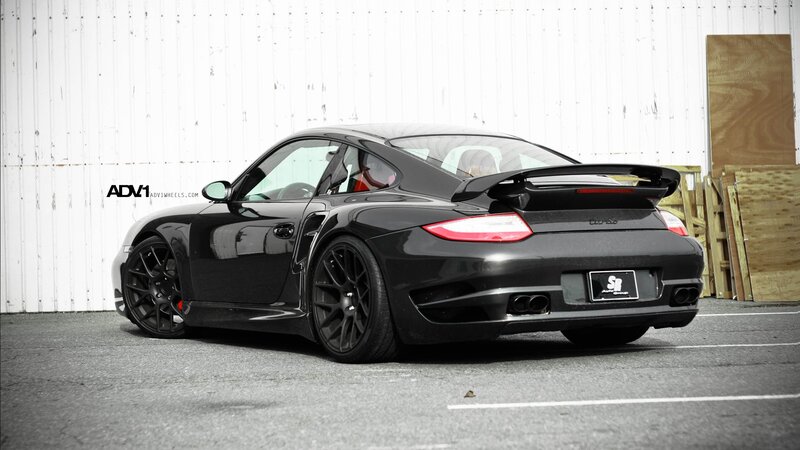 black porsche 911 carrera s