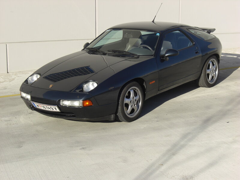 Black Porsche 928 sports car