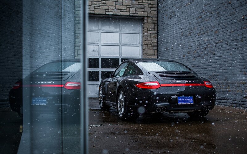 Black Porsche Carrera 4 GTS