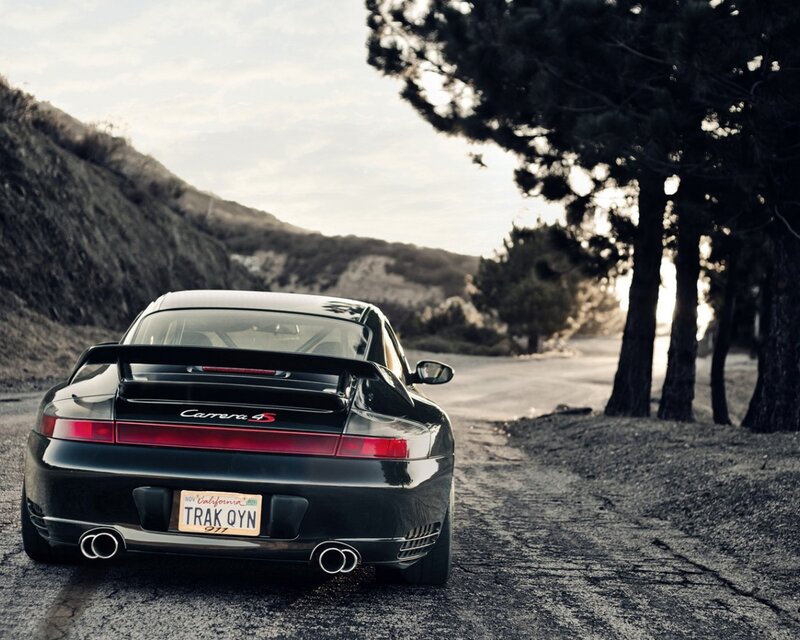 Black Porsche Carrera 4S