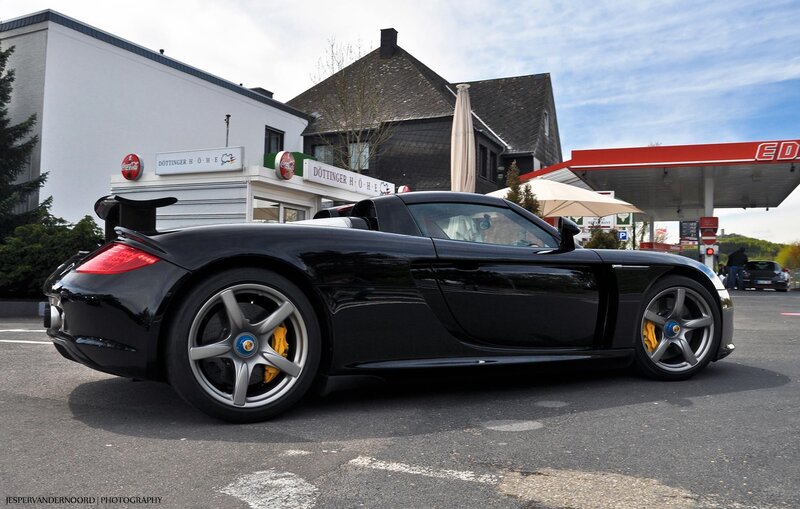 Black Porsche Carrera GT at gas station