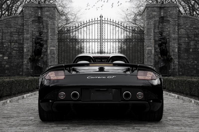 Black Porsche Carrera GT — Dramatic, Winter