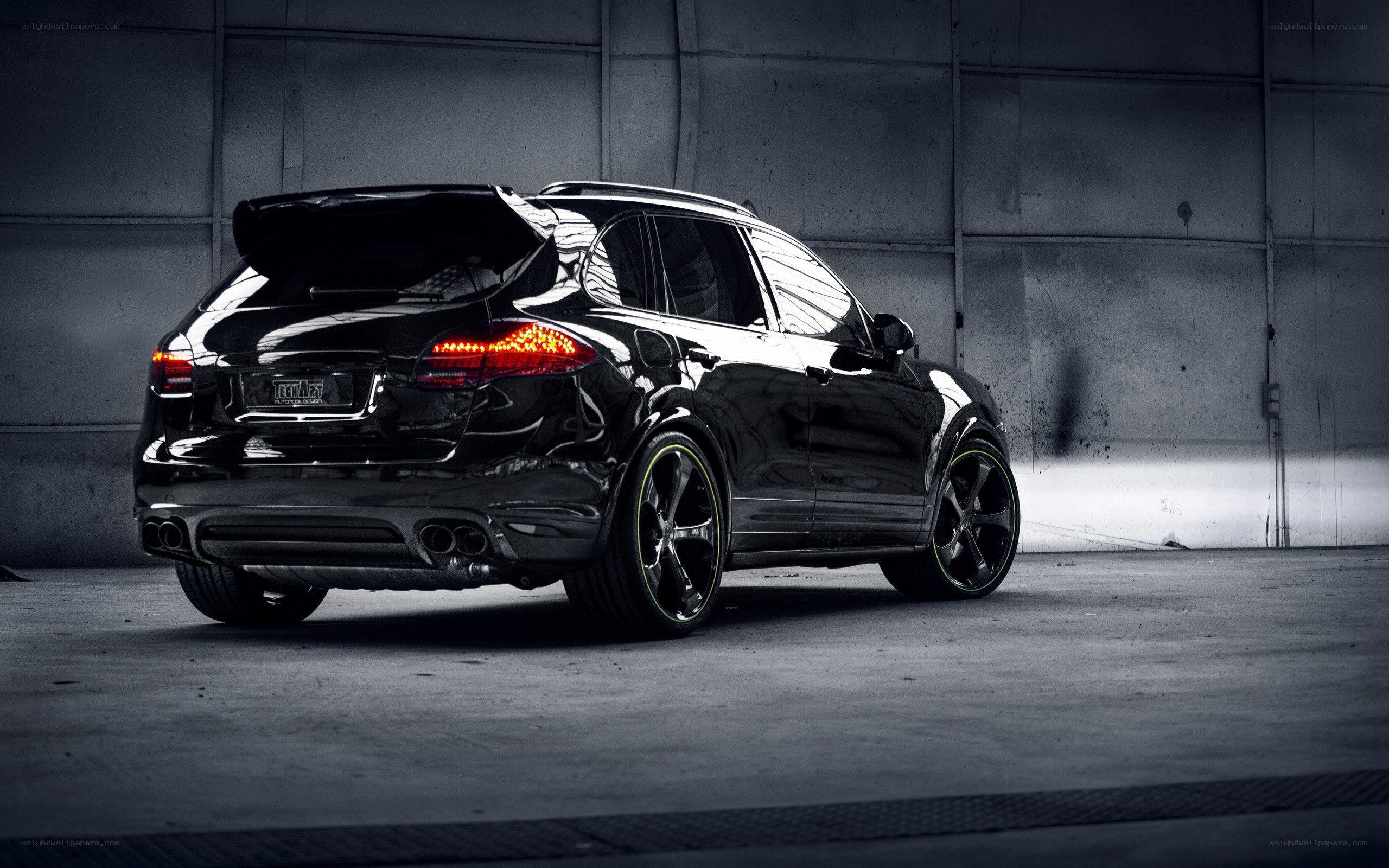 black porsche cayenne