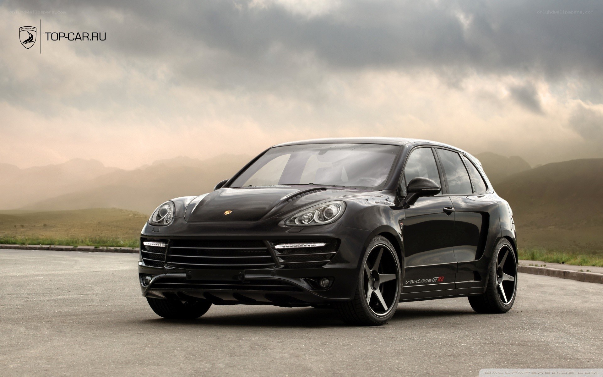 black porsche cayenne