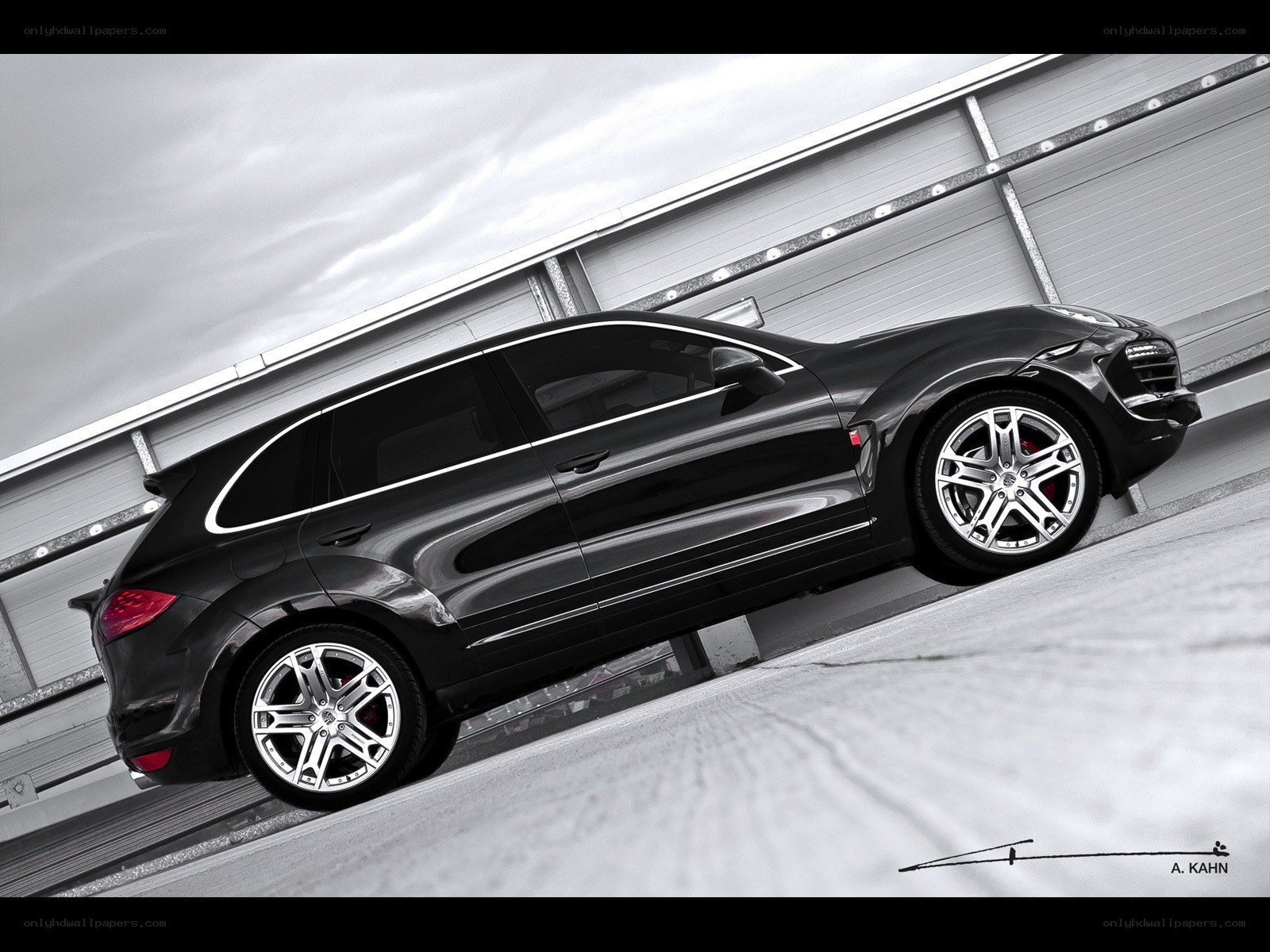 black porsche cayenne