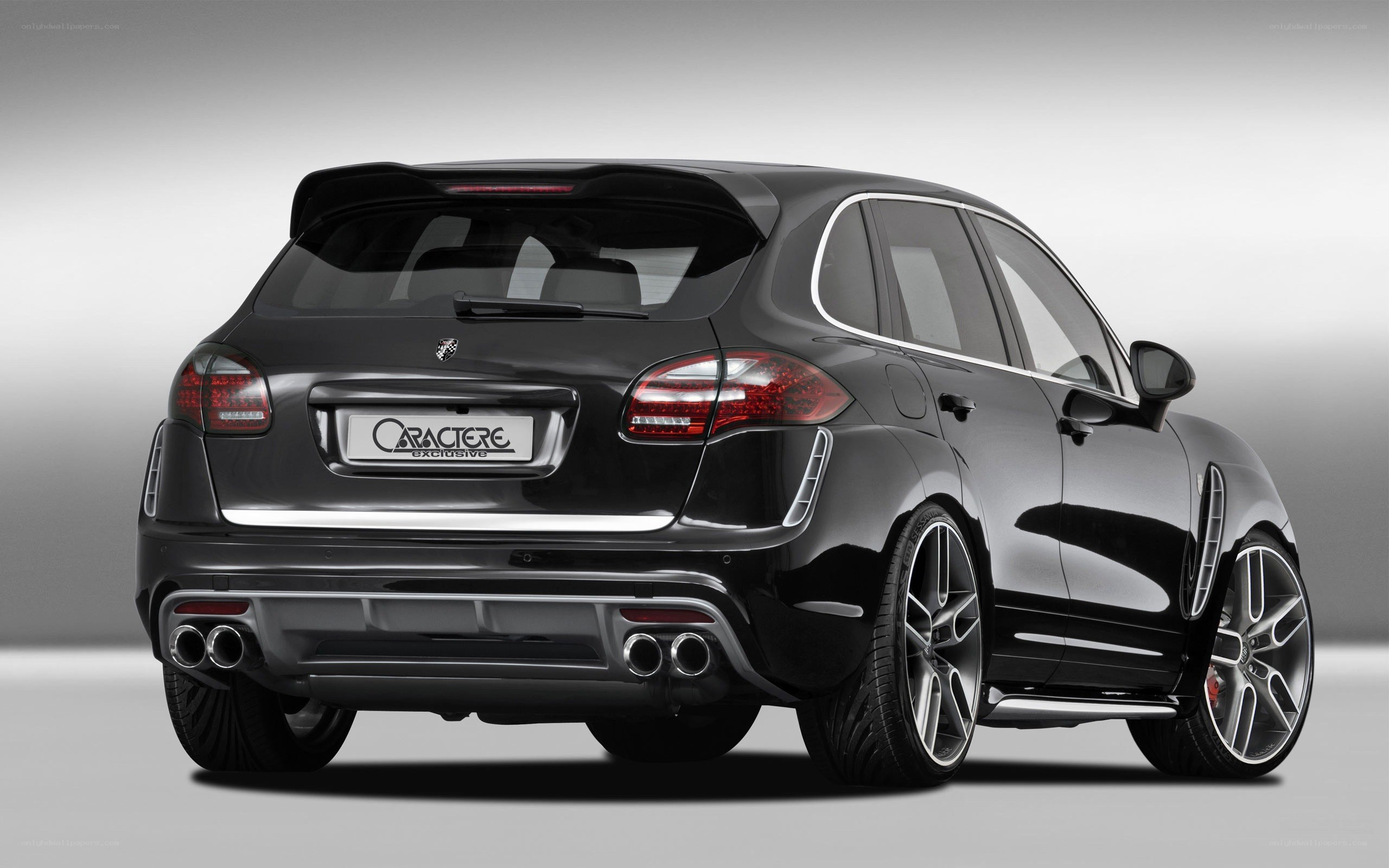 black porsche cayenne