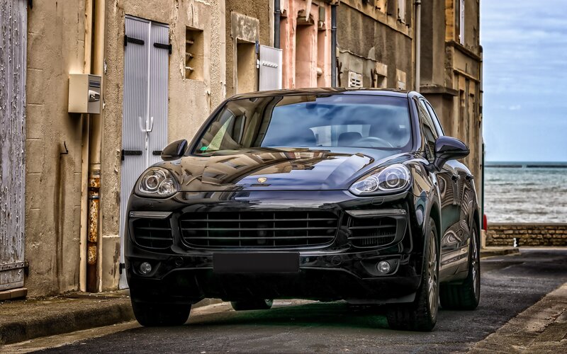 Black Porsche Cayenne — Calm, Afternoon