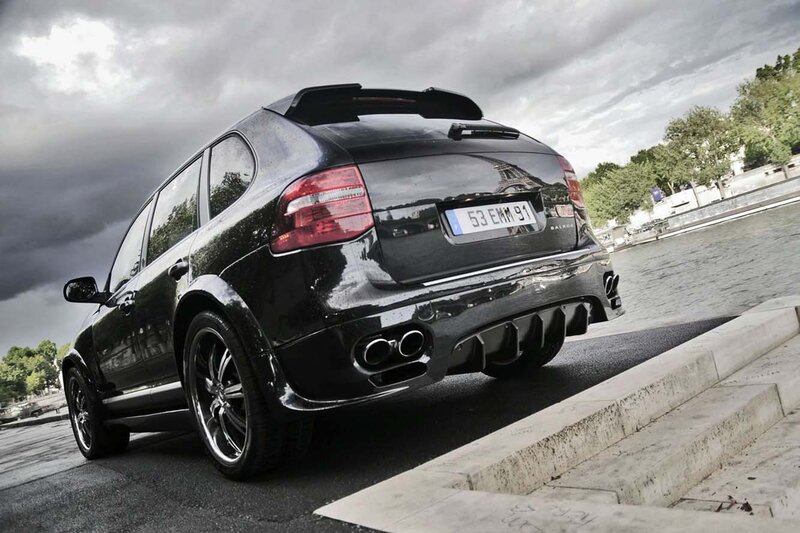 Black Porsche Cayenne — Dramatic