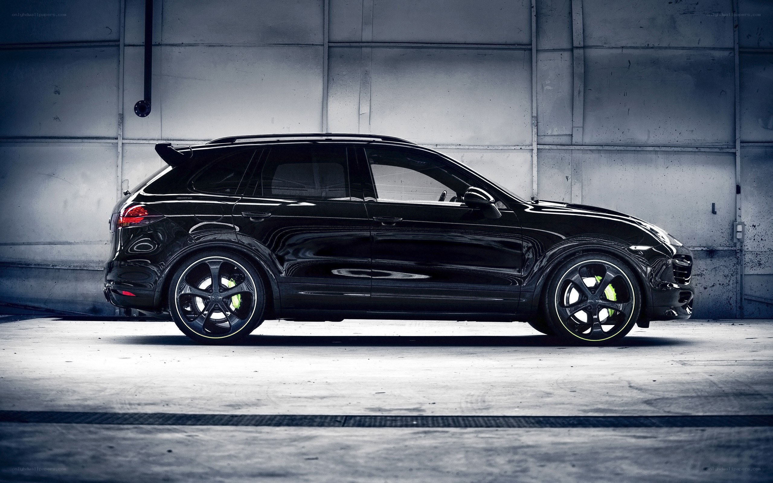 black porsche cayenne suv