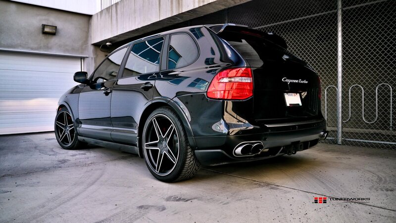 Black Porsche Cayenne Turbo — Dramatic