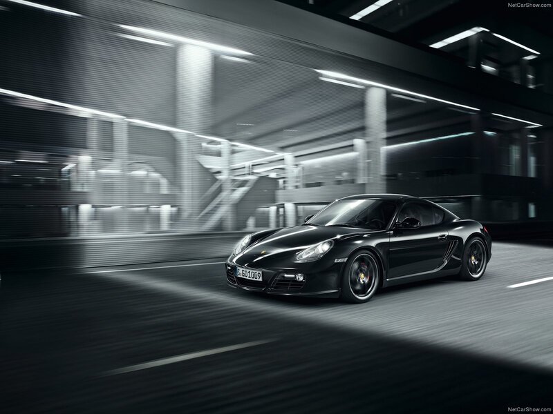 Black Porsche Cayman — Dynamic, Night