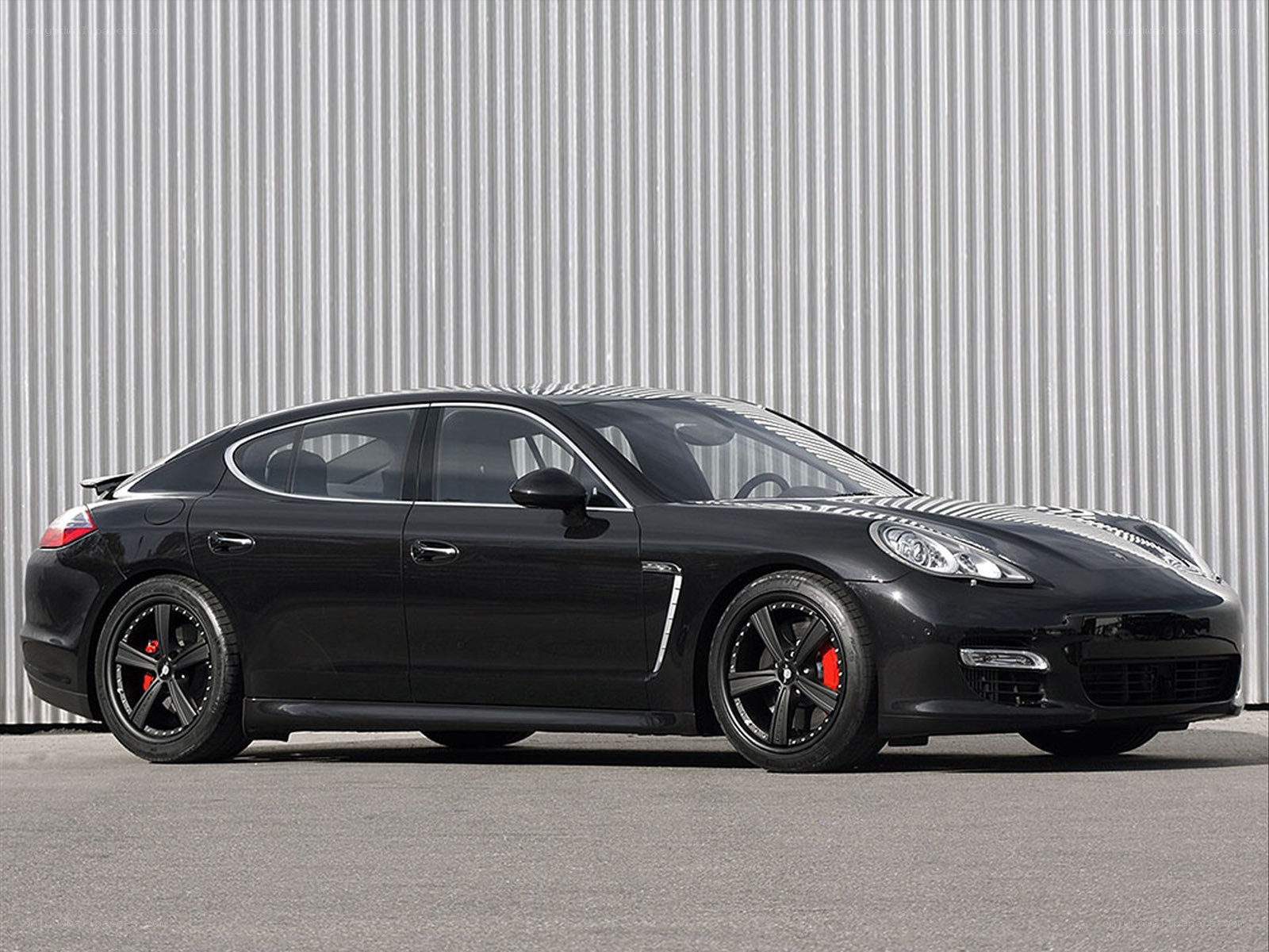 Black Porsche Panamera