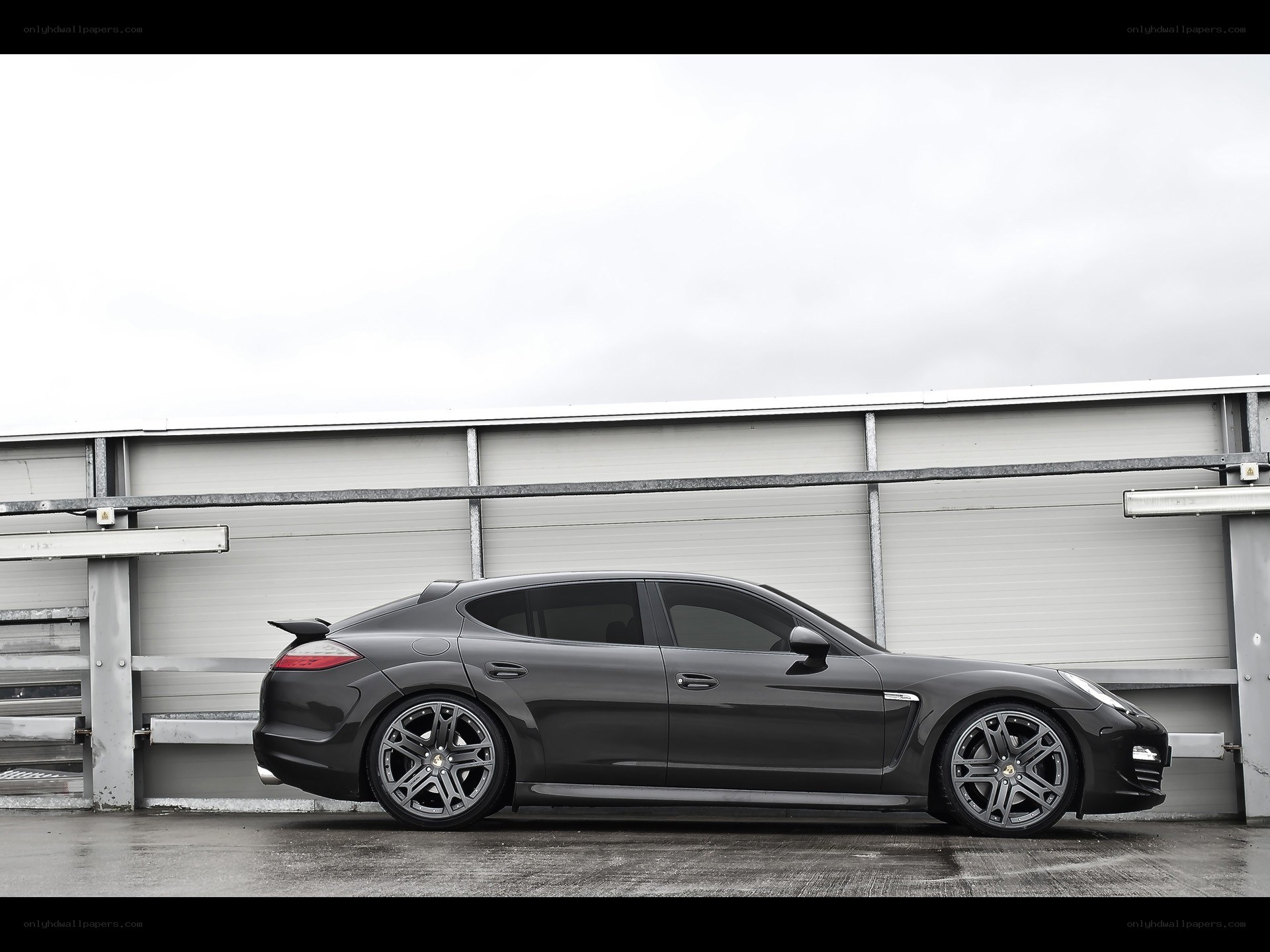 black porsche panamera