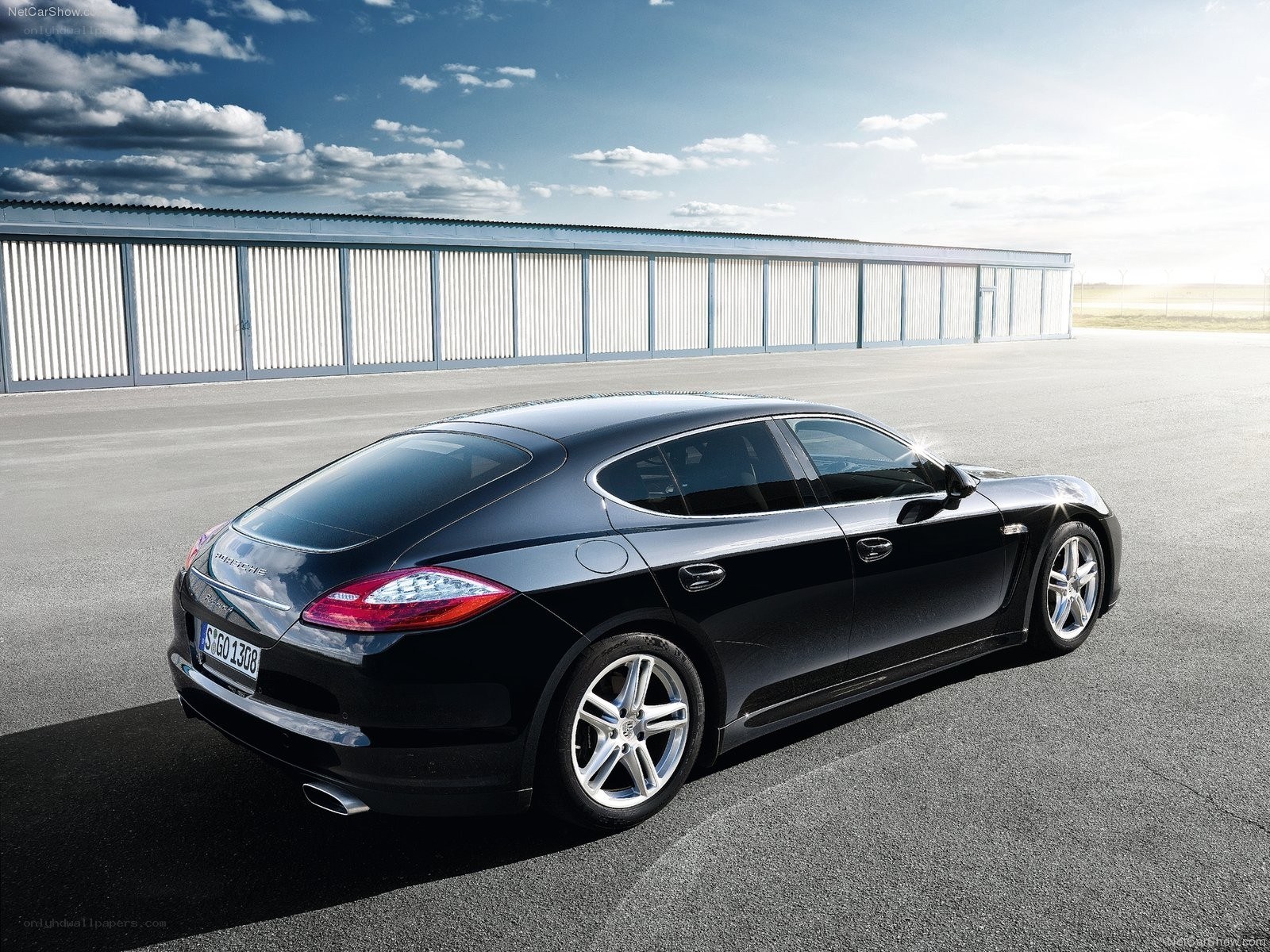 Black Porsche Panamera