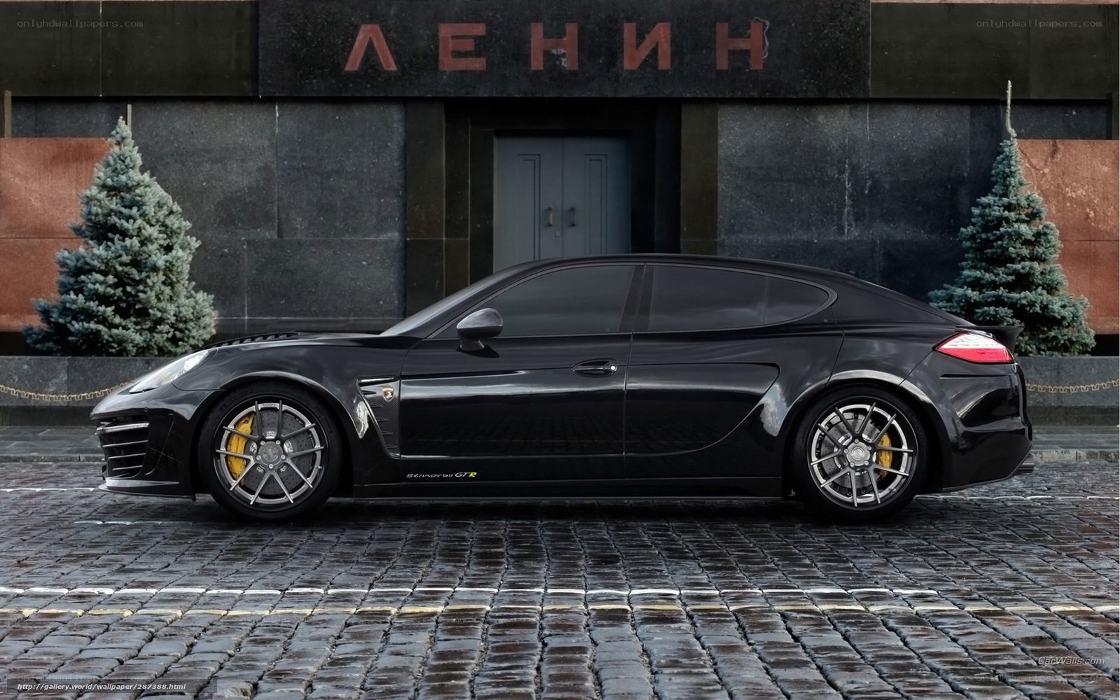 Black Porsche Panamera GT2