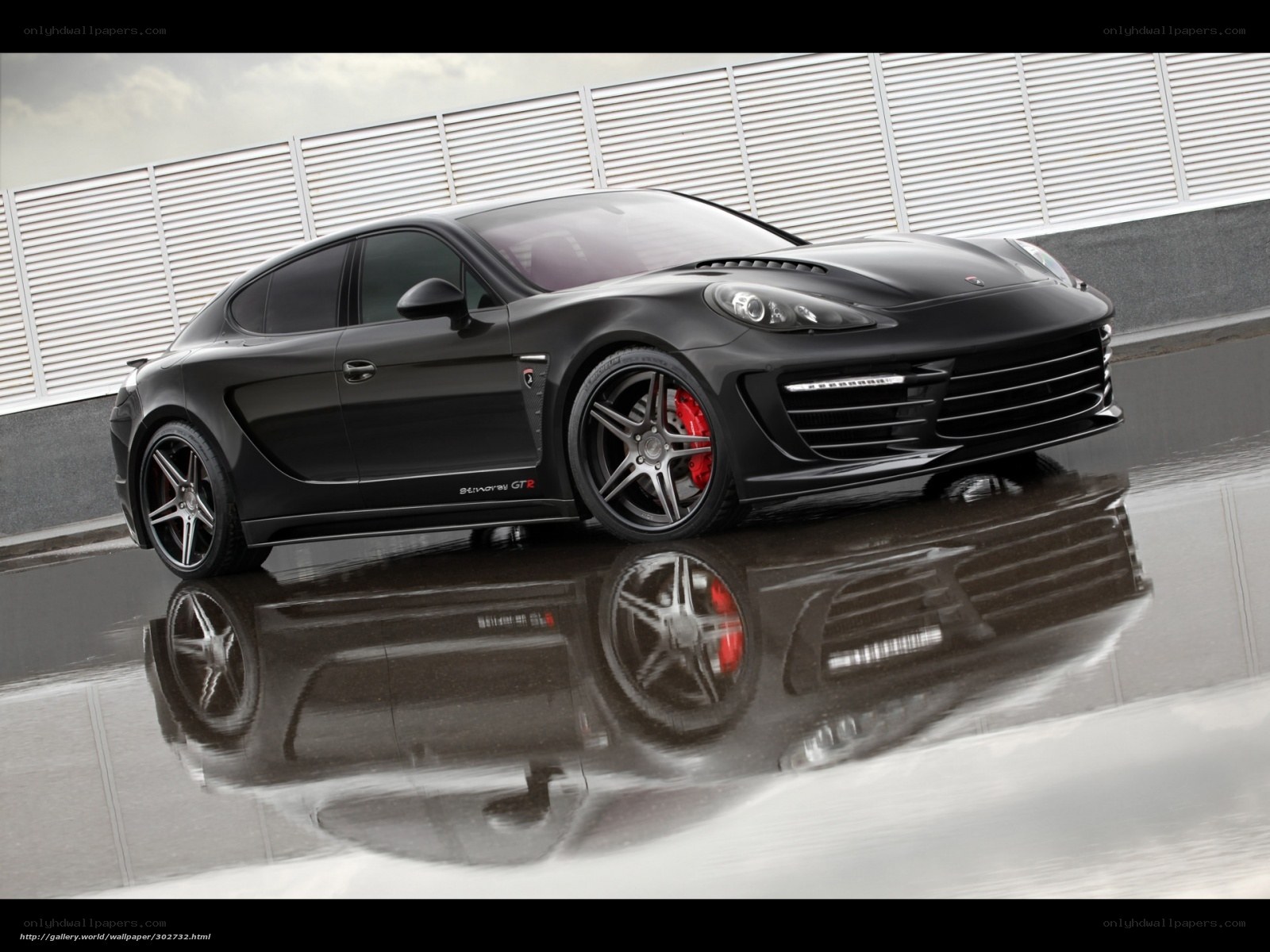 black porsche panamera gtr
