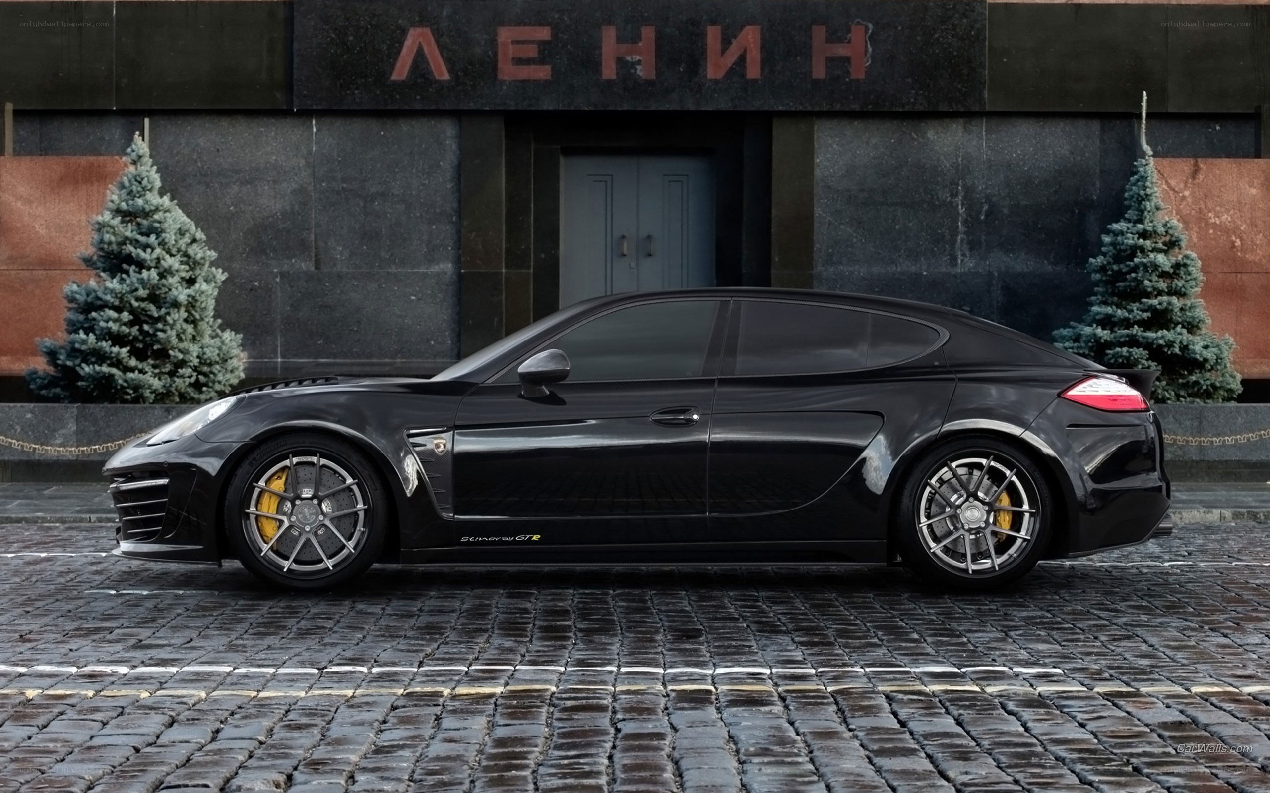 Black Porsche Panamera GTS