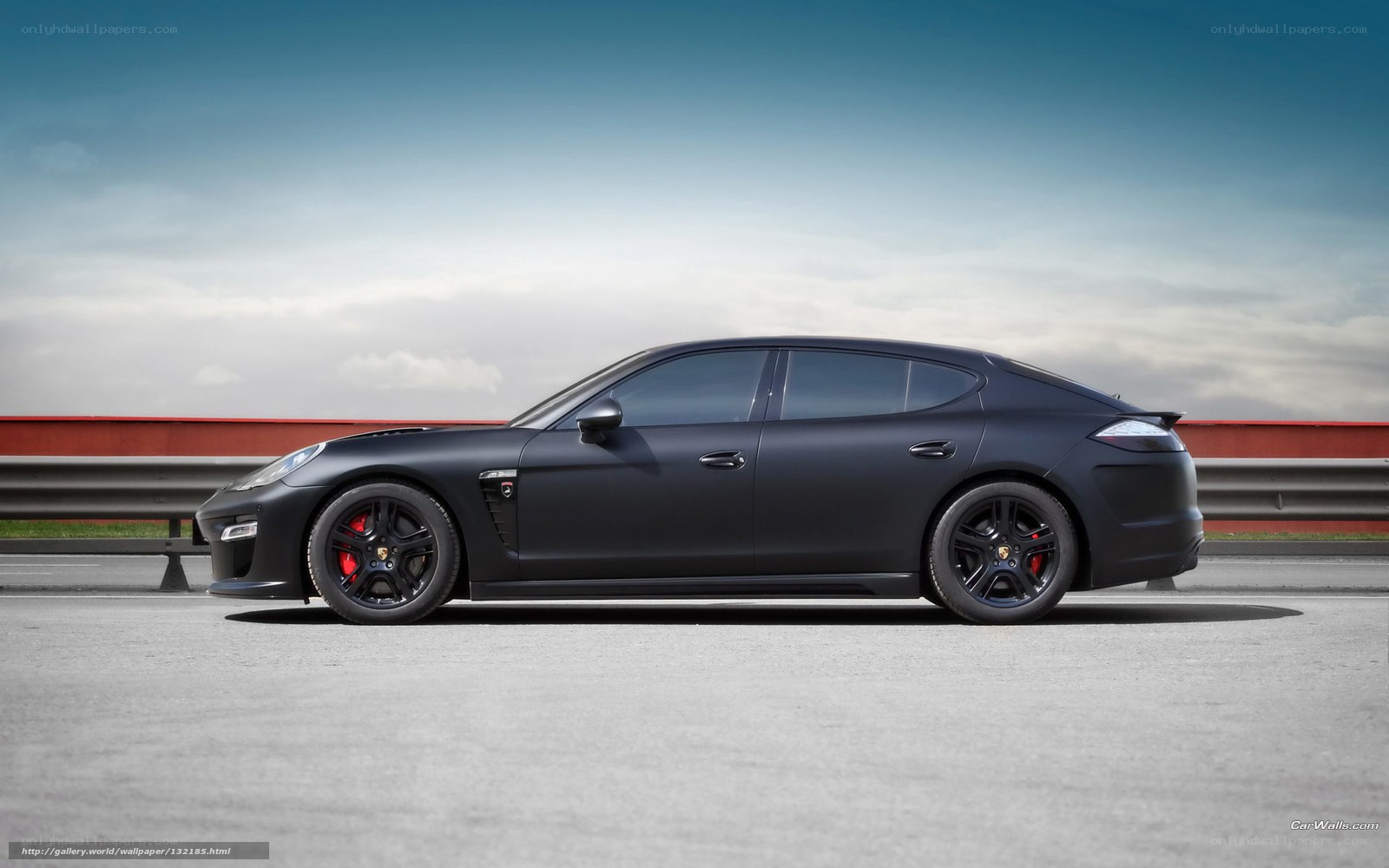 black porsche panamera on track