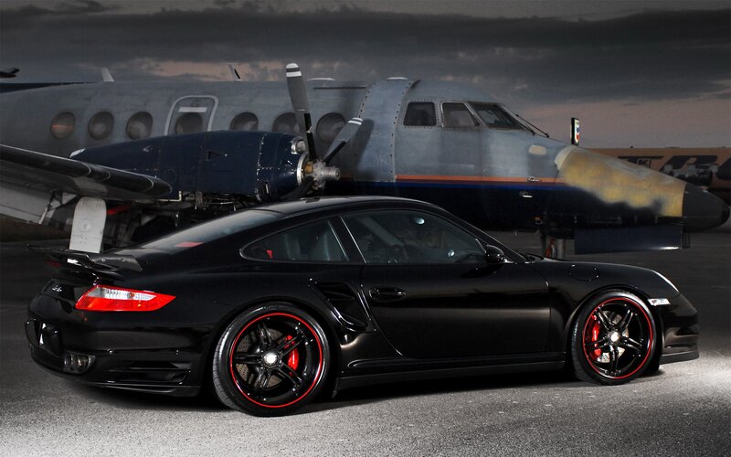 Black Porsche with red wheels
