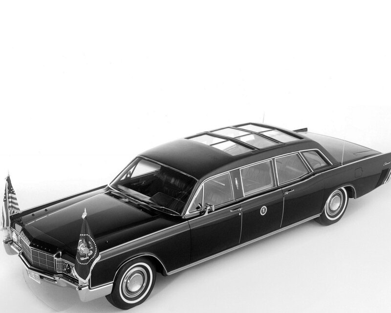 Black presidential limousine
