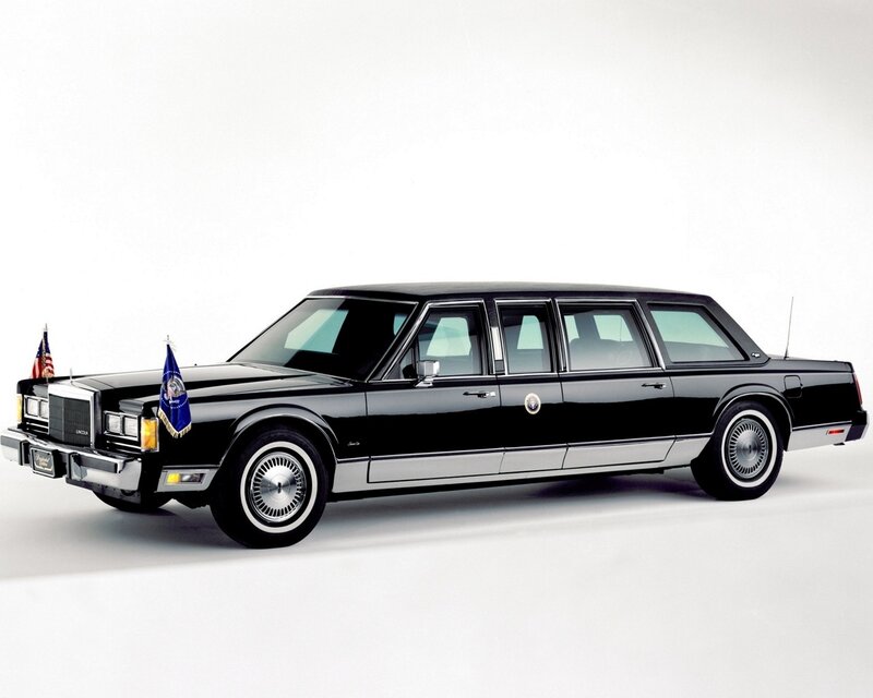 Black presidential limousine