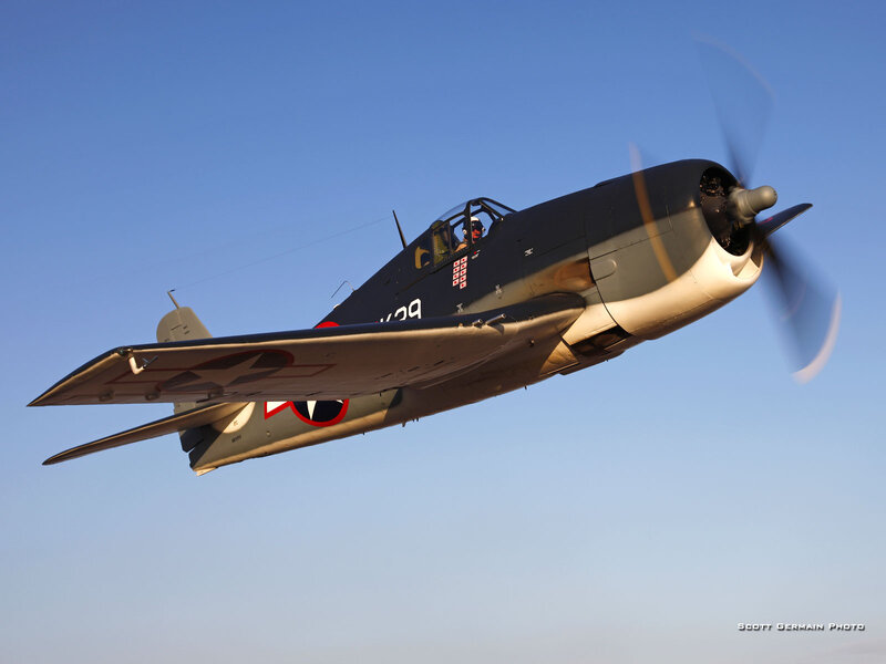 Black Propeller Plane — Blue, Dynamic