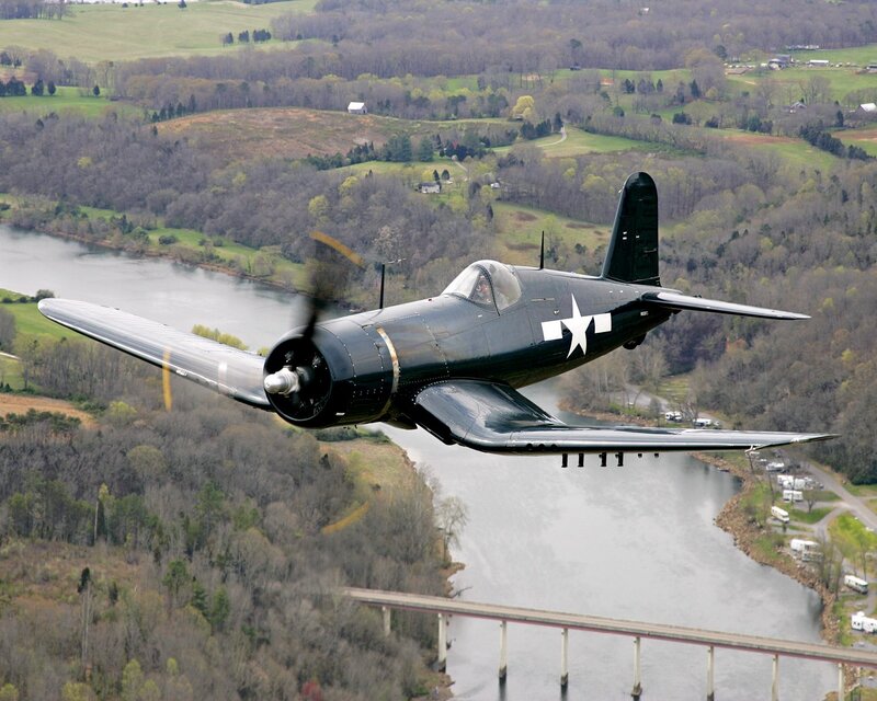 Black Propeller Plane — Dynamic