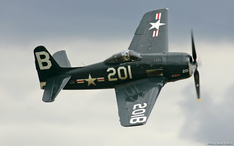 Black Propeller Plane — Gray, Dynamic