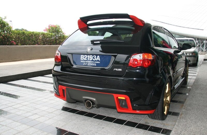 black protons r5 car
