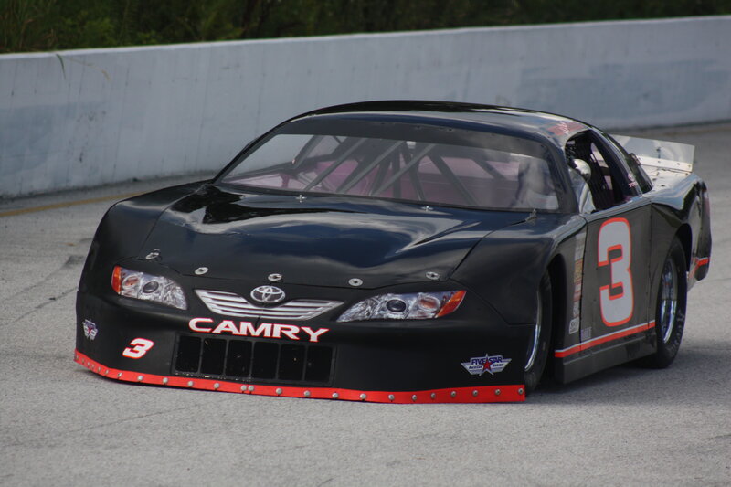 Black Race Car — Dynamic