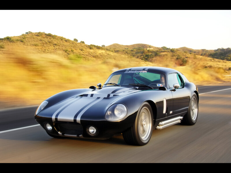 Black Racing Car — Dynamic