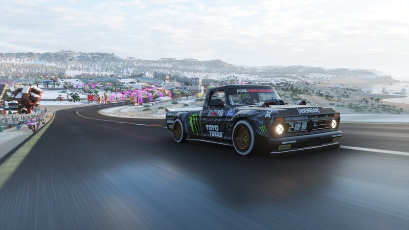 Black Racing Truck — Dynamic