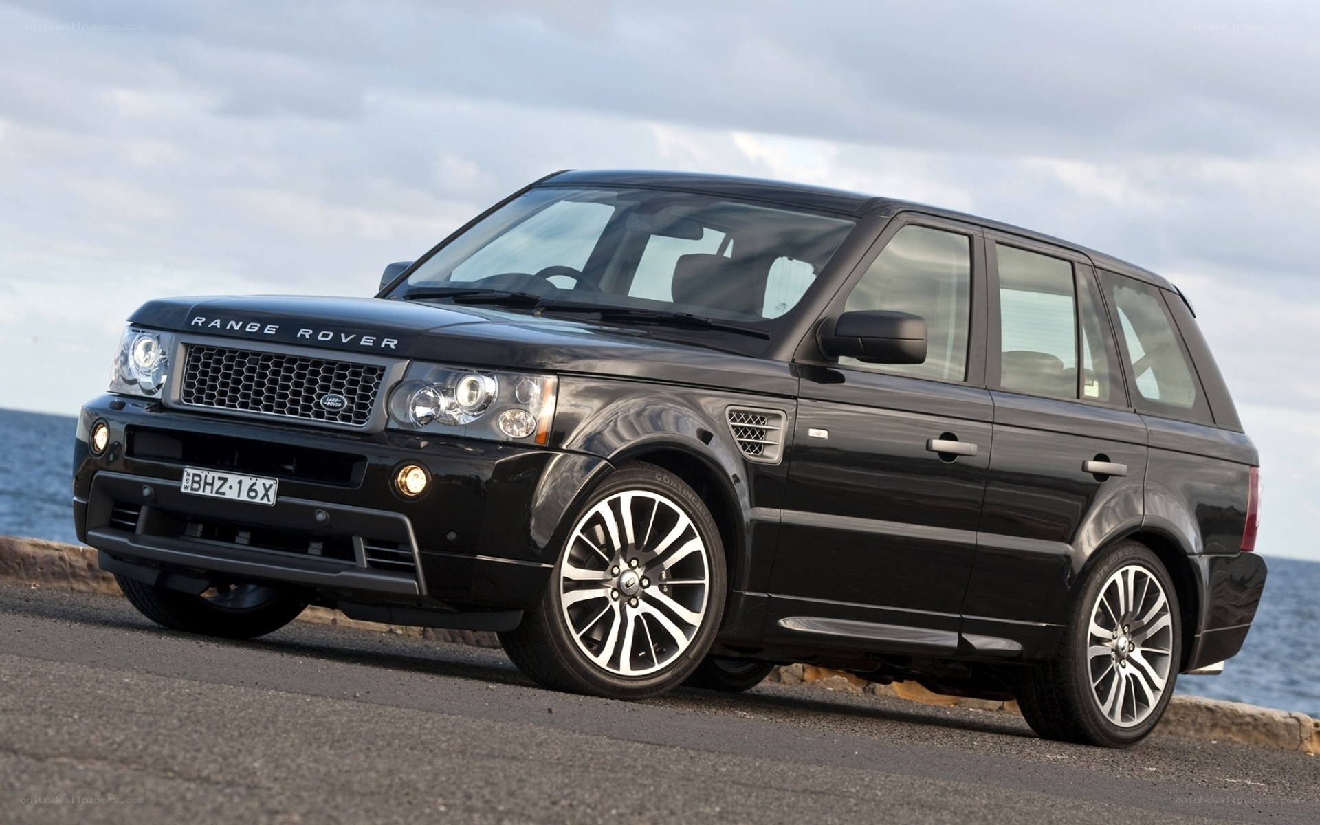 Black Range Rover by the sea