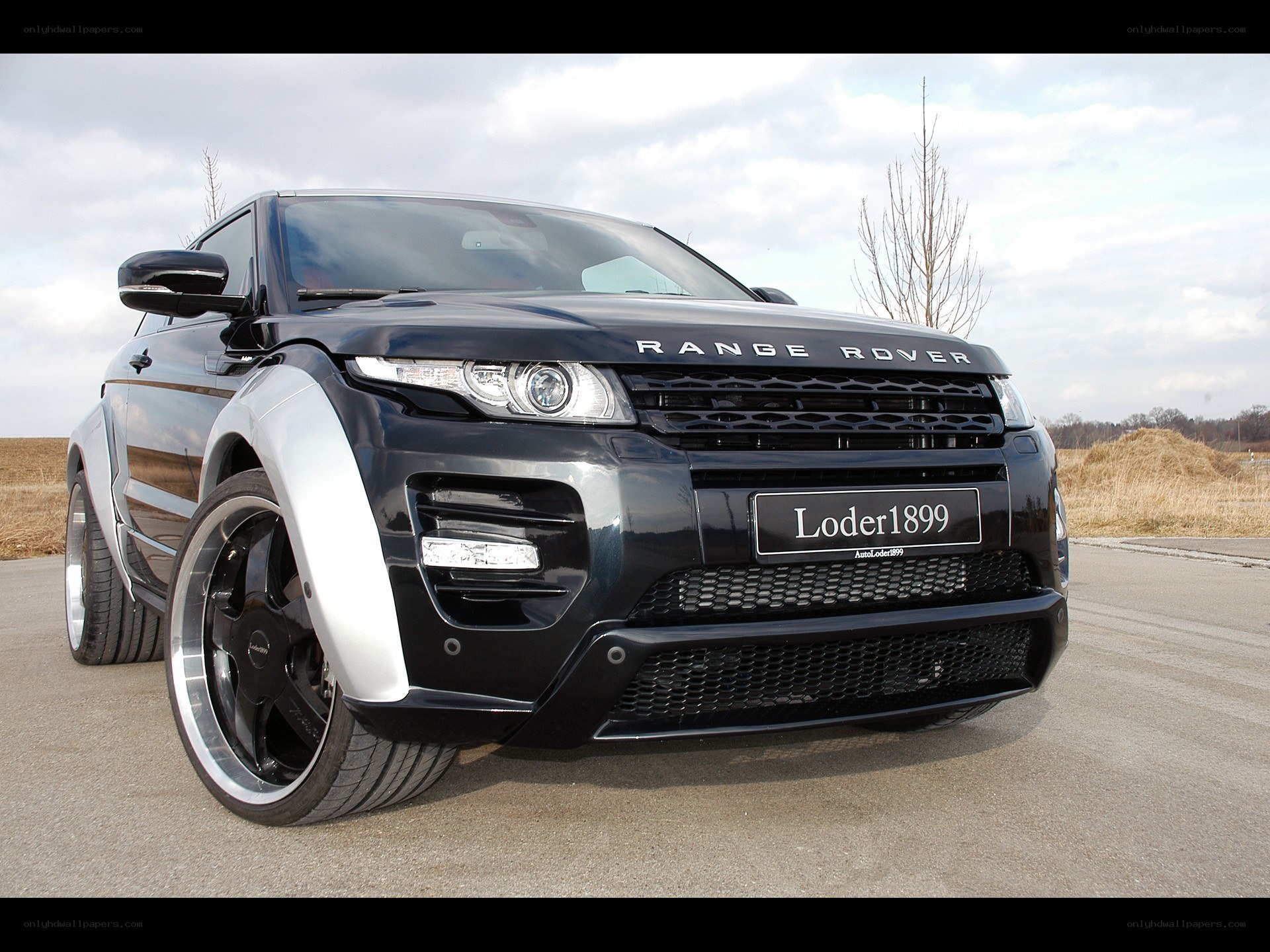 Black Range Rover Evoque