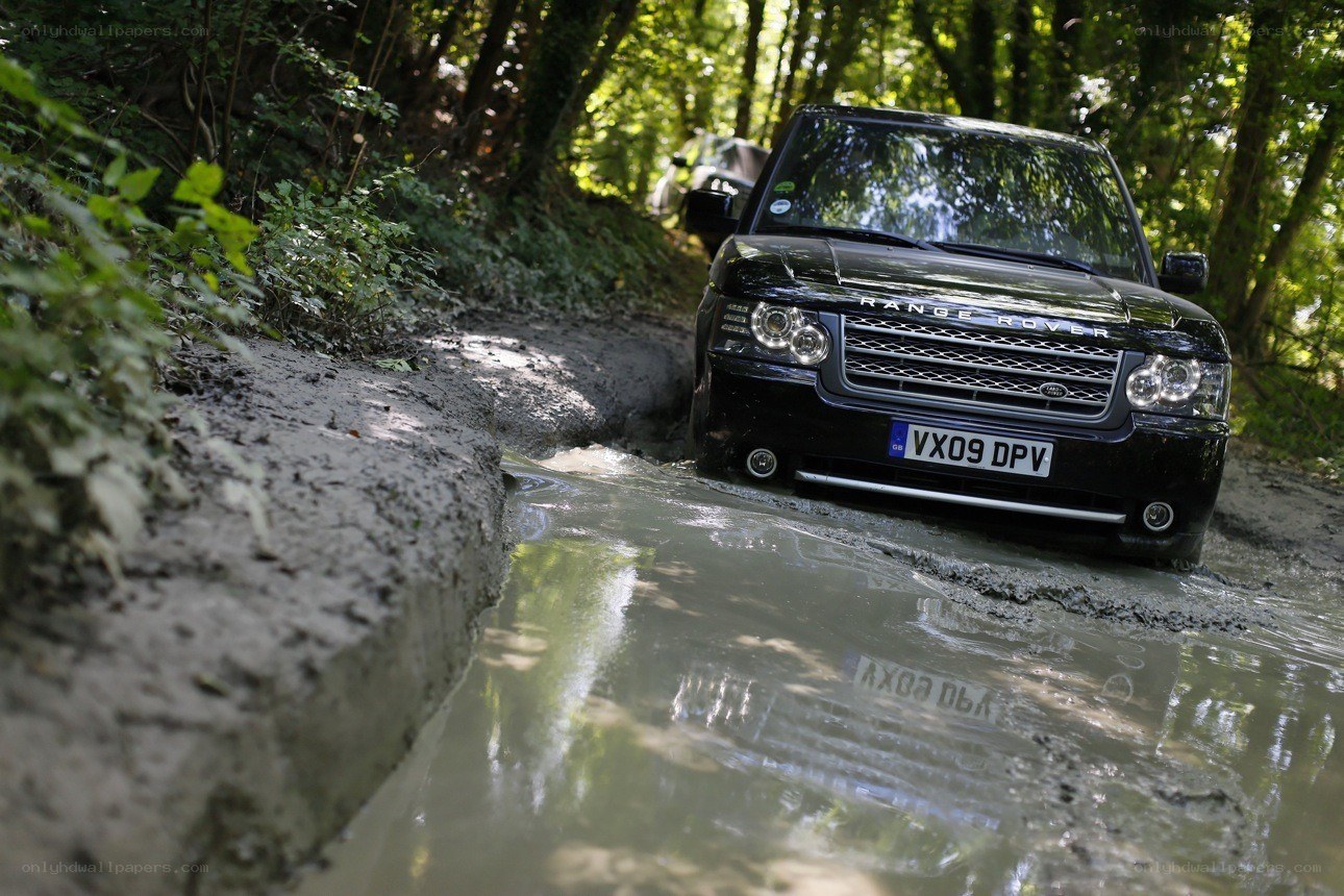 Black Range Rover in muddy forest