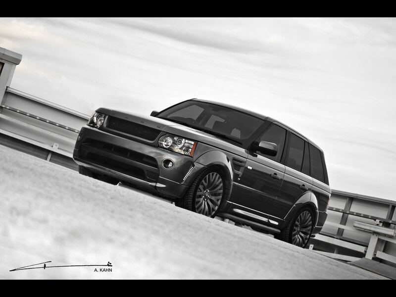 Black Range Rover on ramp