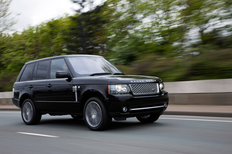 Black Range Rover Suv — Dynamic