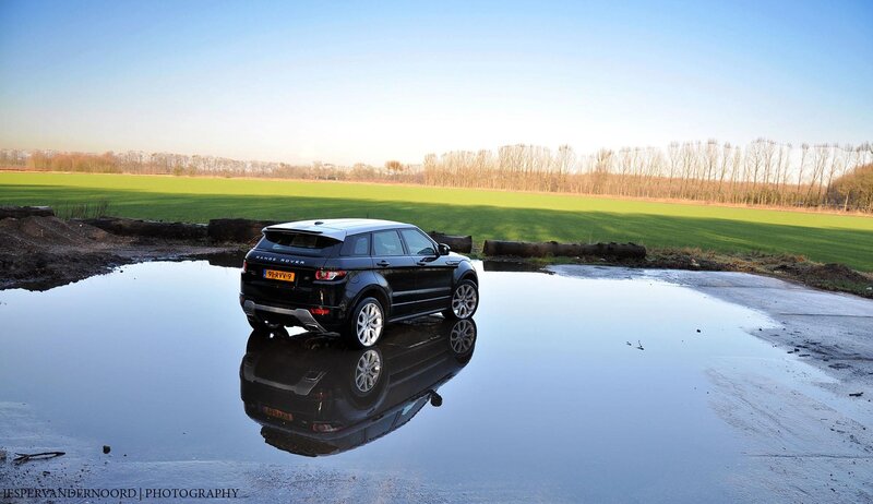 Black Range Rover Suv — Green