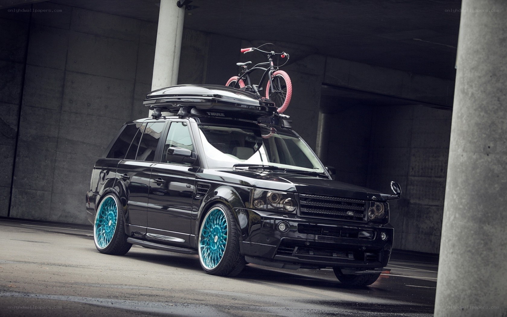 Black Range Rover with bike rack