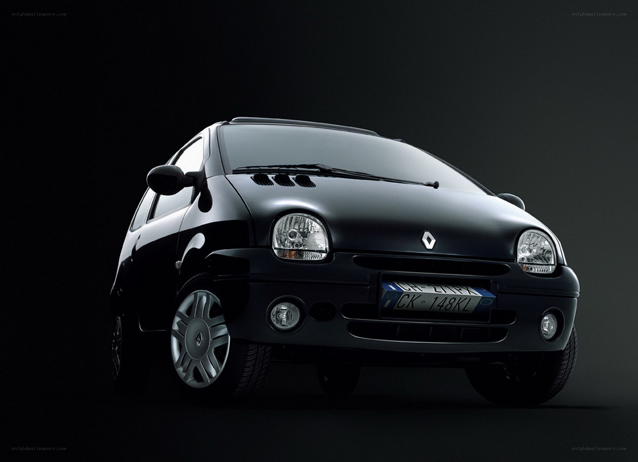 black renault car